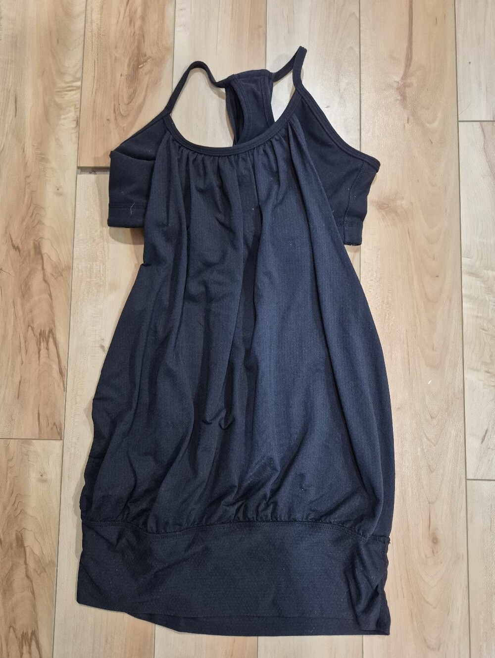 Lululemon women's size 4 black tank top with built in bra